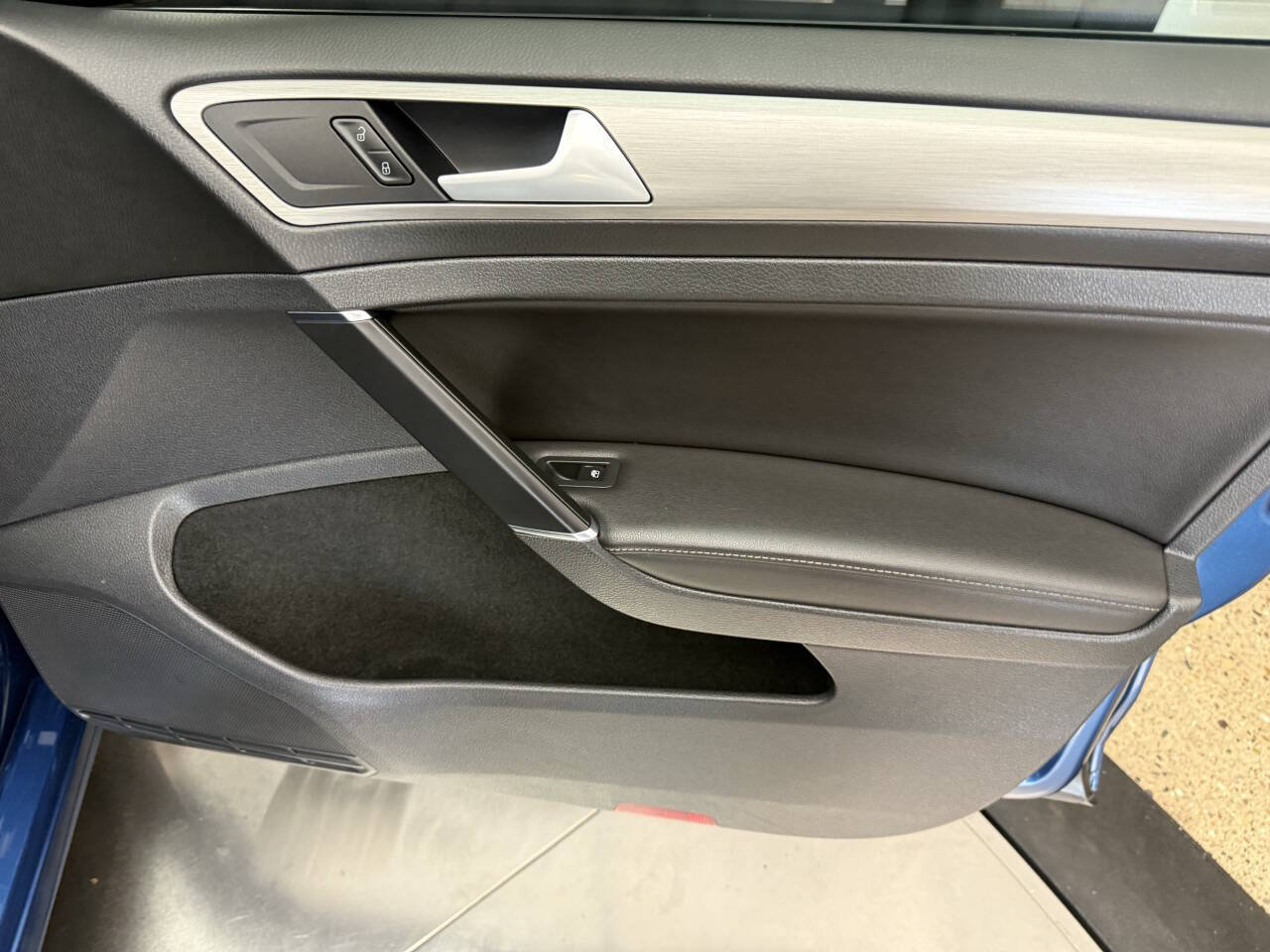 Used 2017 Volkswagen Golf SEL FWD image 20