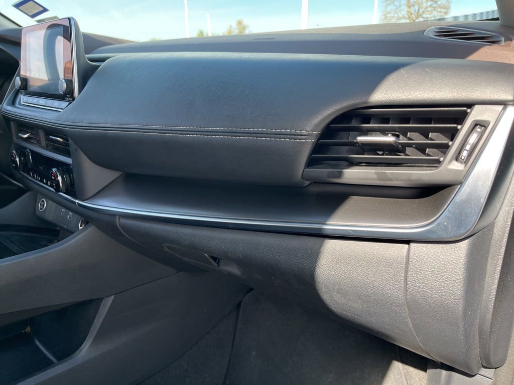 Used 2023 Nissan Rogue SV image 28