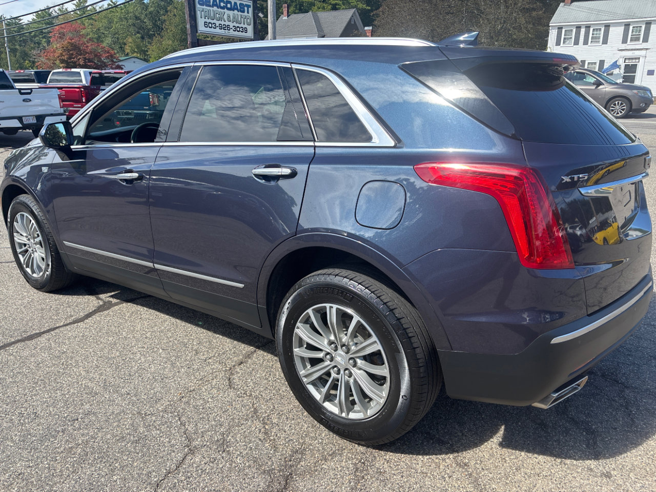 Used 2018 Cadillac XT5 Luxury w/ Driver Awareness Package image 3