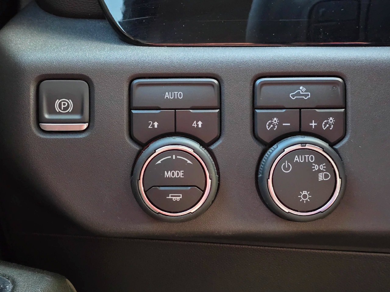 Certified 2024 Chevrolet Silverado 1500 LT AWD/4WD image 25