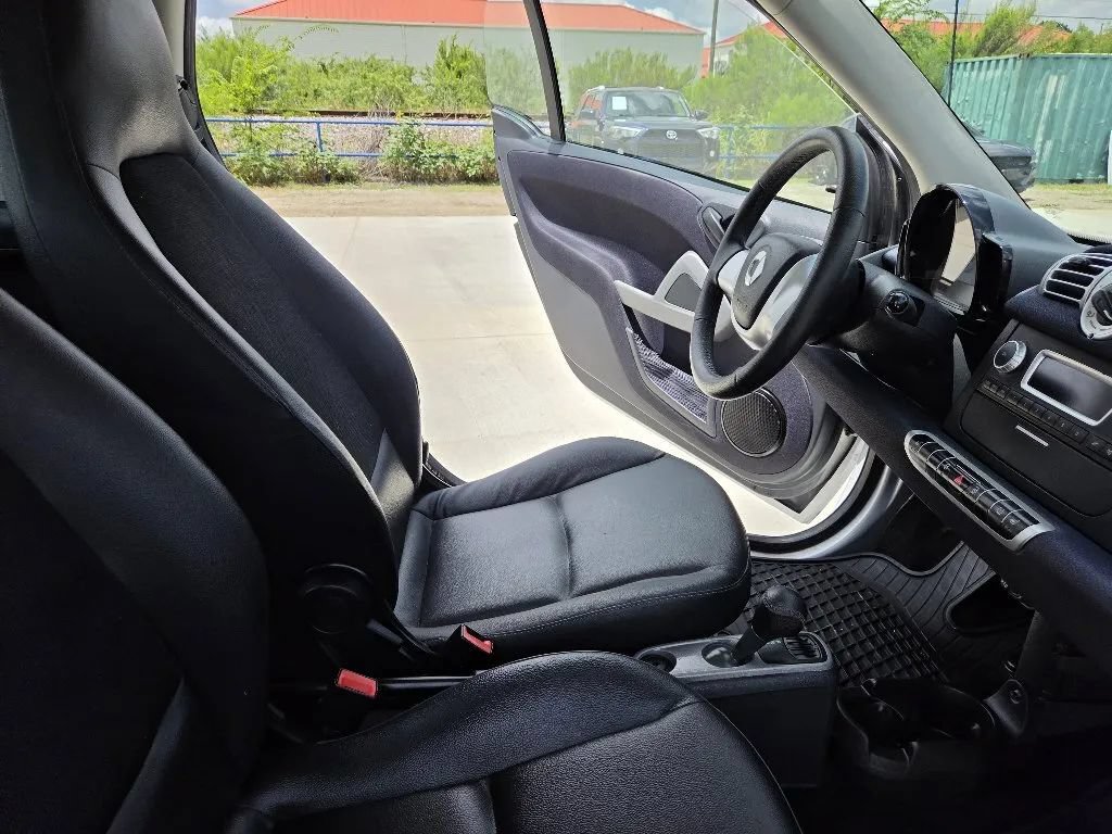Used 2015 smart fortwo pure RWD image 15