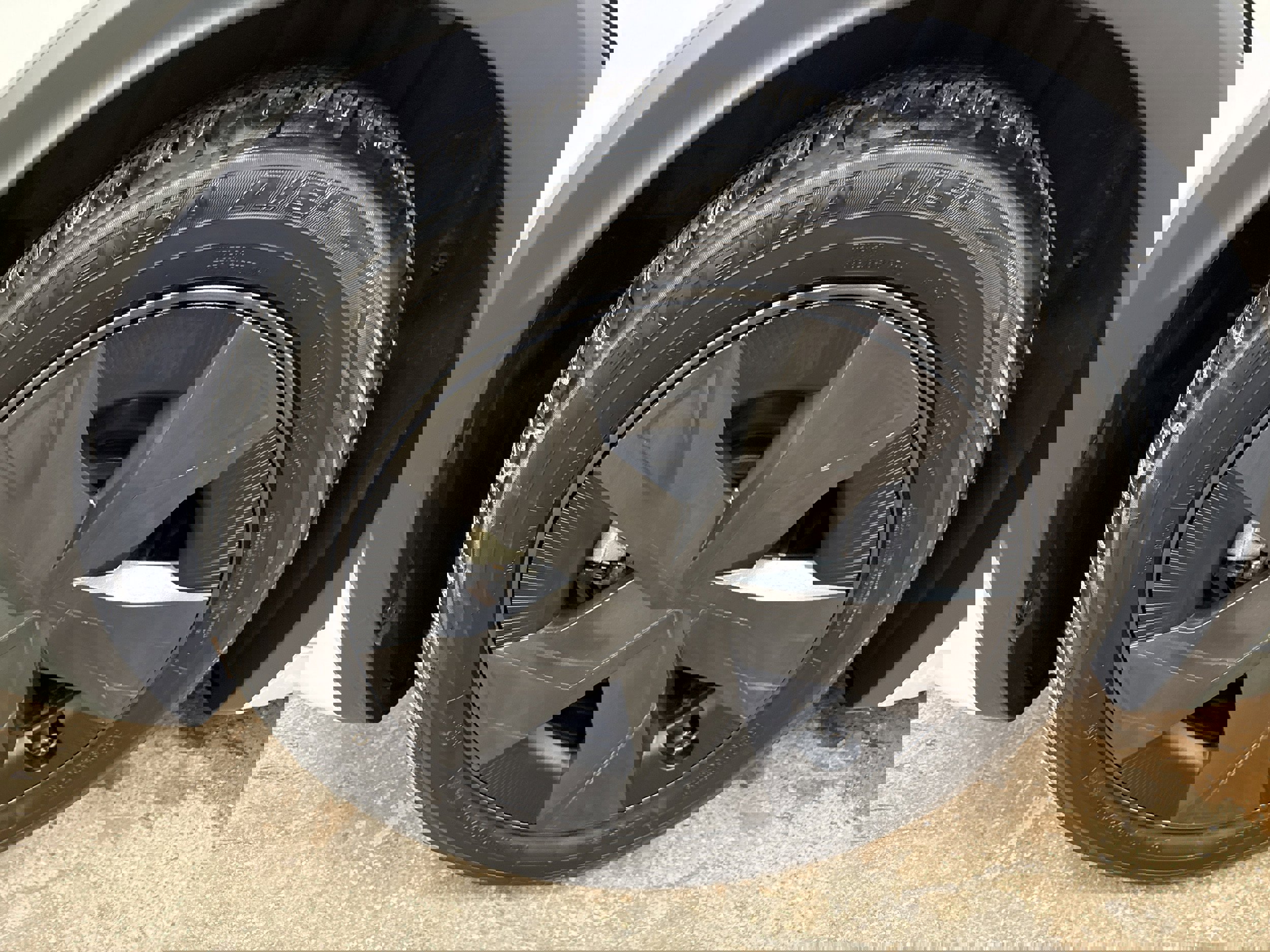 Used 2025 Toyota Prius SE image 11