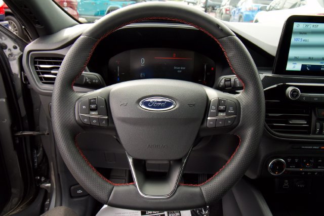 Certified 2025 Ford Escape ST-Line Select AWD/4WD image 20