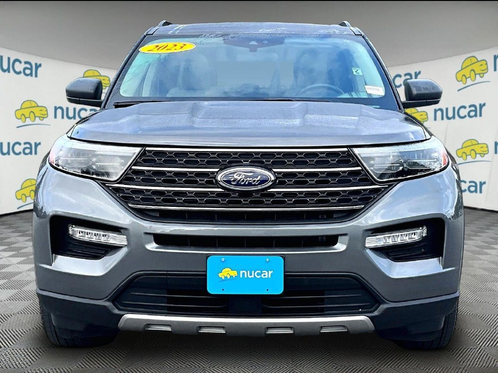 Used 2023 Ford Explorer XLT w/ Equipment Group 202A AWD/4WD image 2