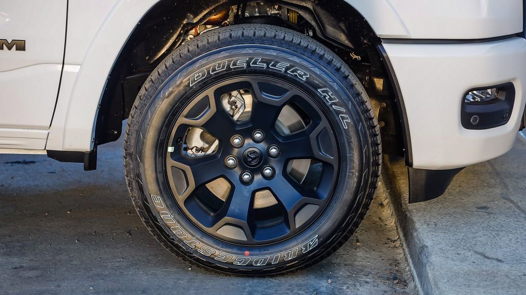 New 2025 RAM 1500 4x4 Crew Cab image 11