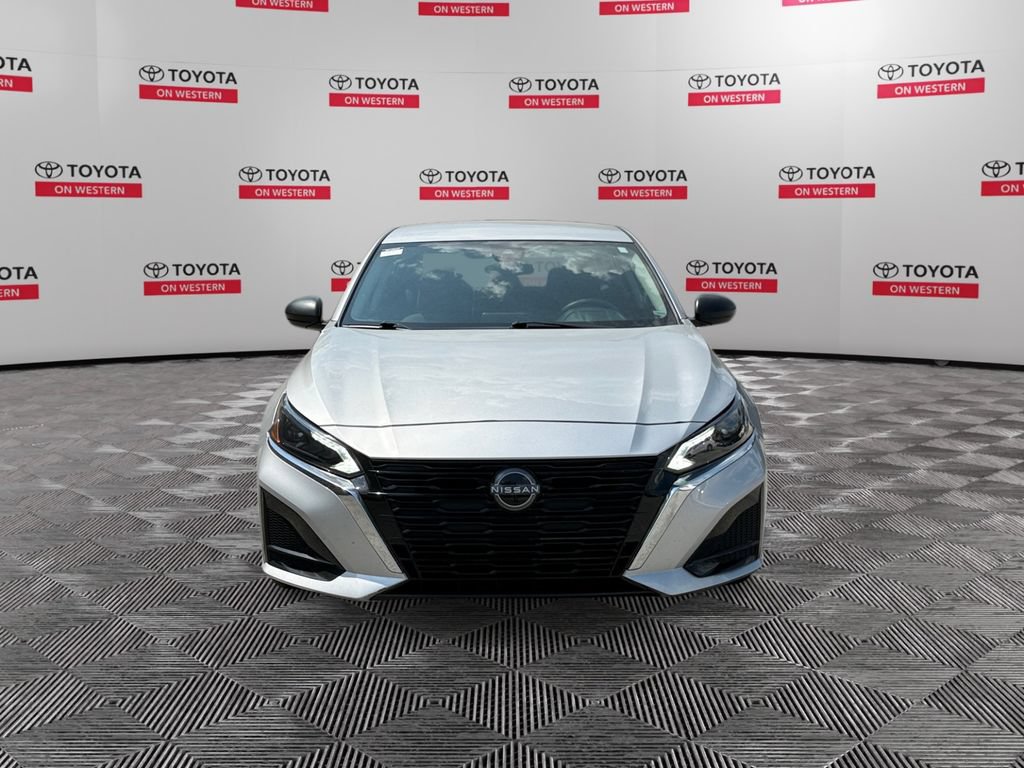 Used 2025 Nissan Altima 2.5 SV FWD image 2