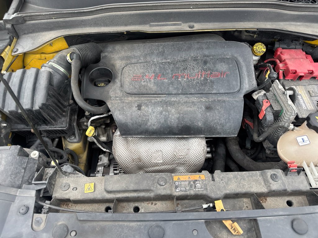Used 2018 Jeep Renegade Latitude w/ Cold Weather Group AWD/4WD image 35