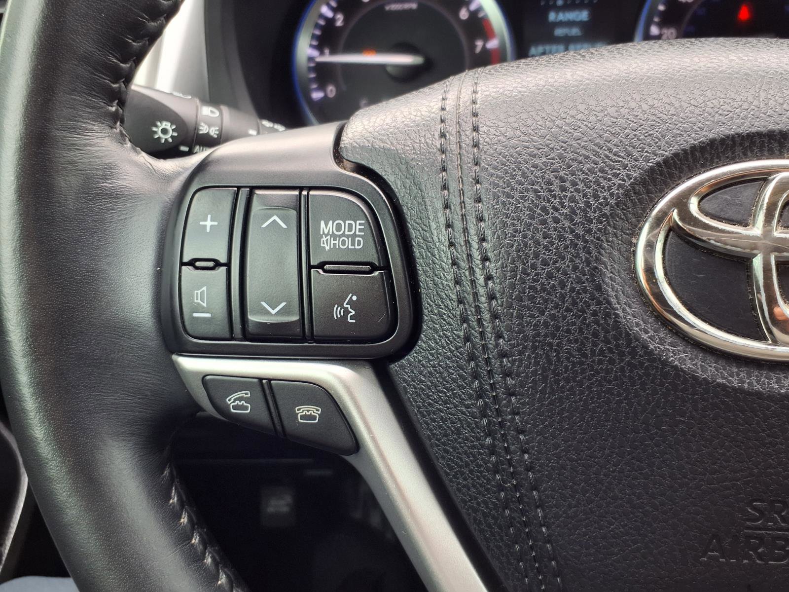 Used 2015 Toyota Highlander Plus FWD image 15