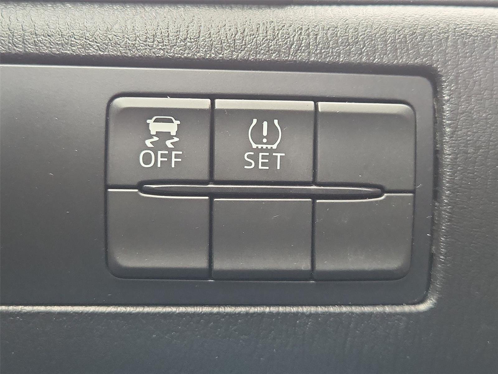 Used 2016 MAZDA MAZDA3 i Sport FWD image 17