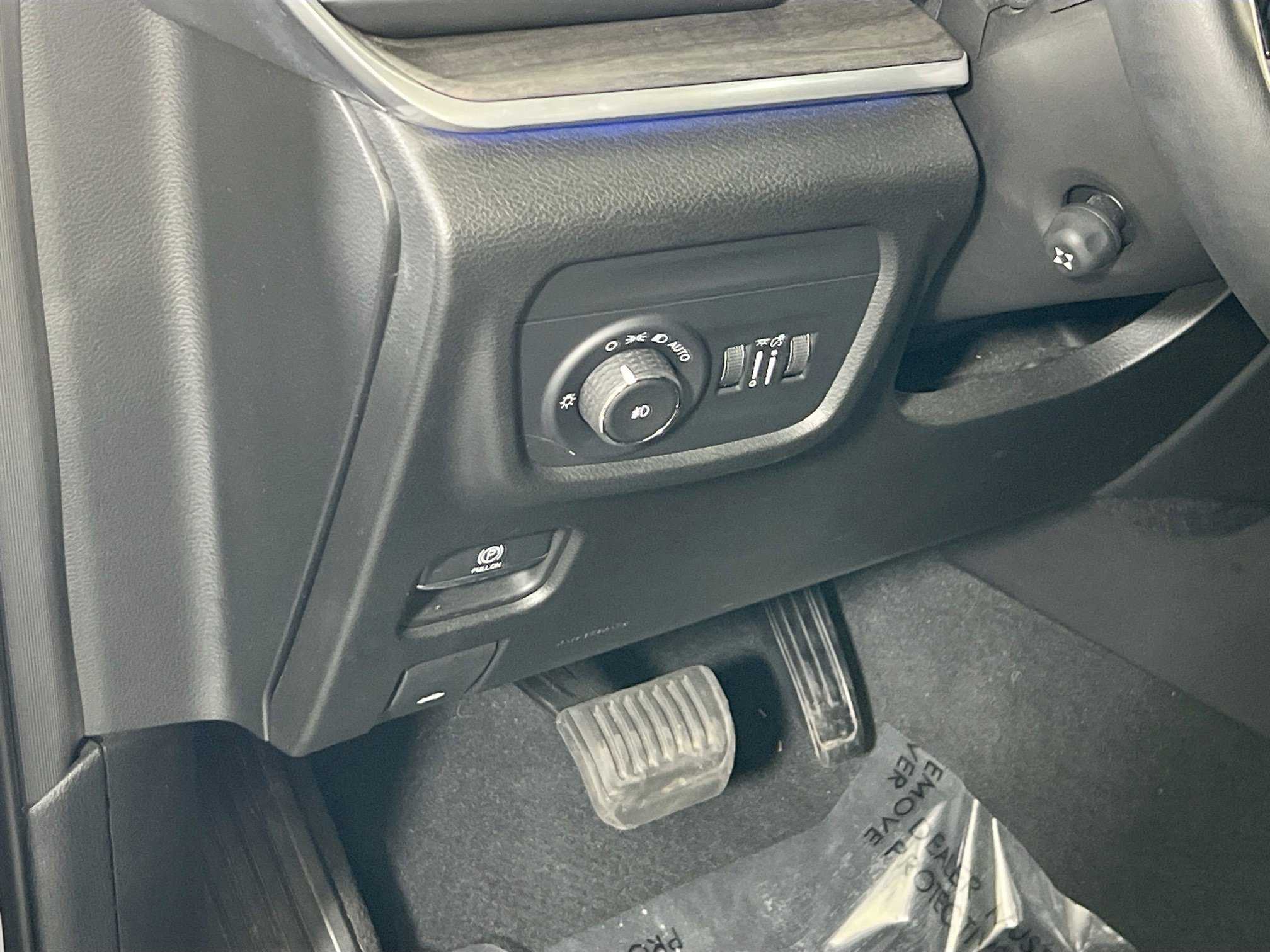 Used 2022 Jeep Grand Cherokee Overland AWD/4WD image 10