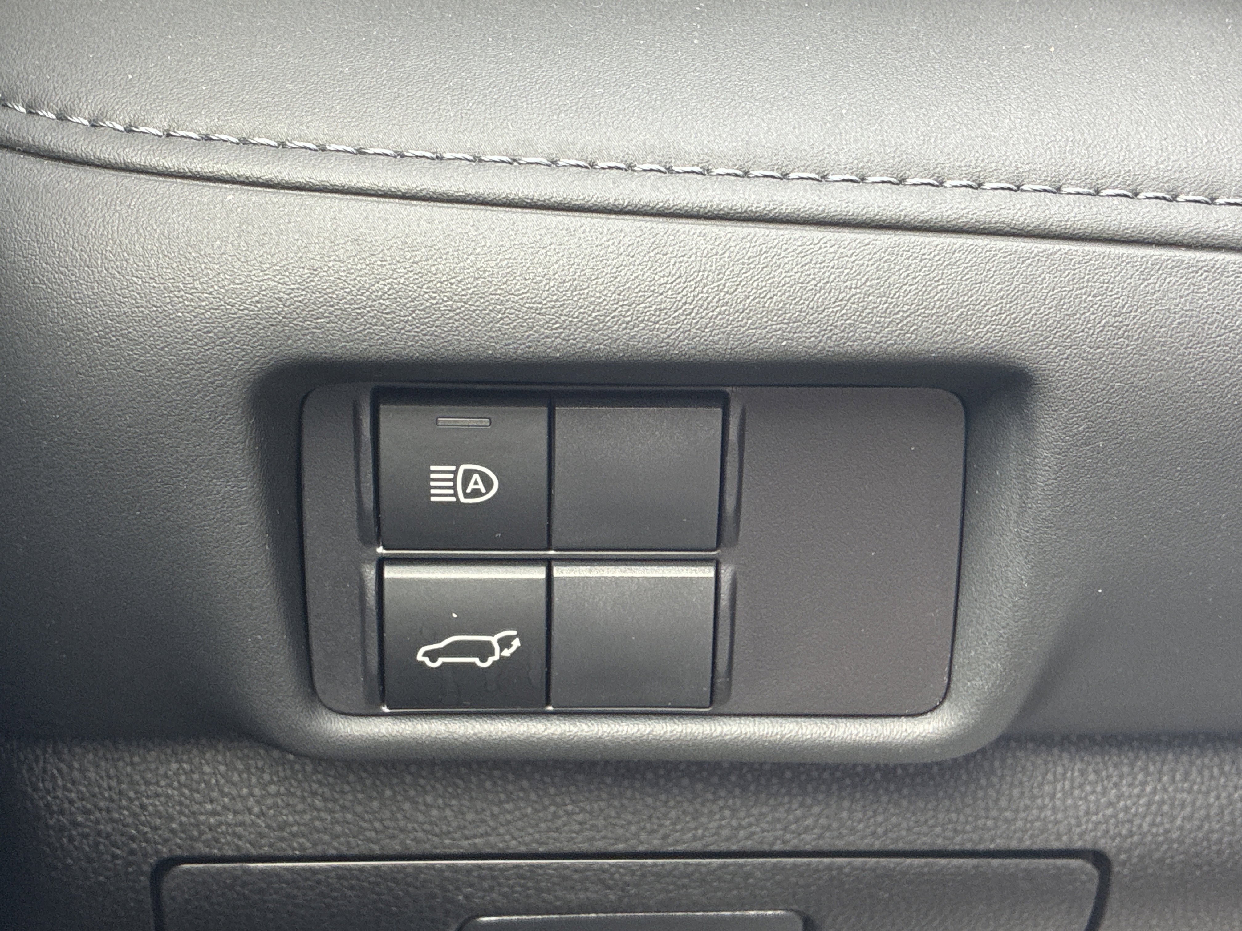 Used 2023 Toyota Highlander XLE AWD/4WD image 42
