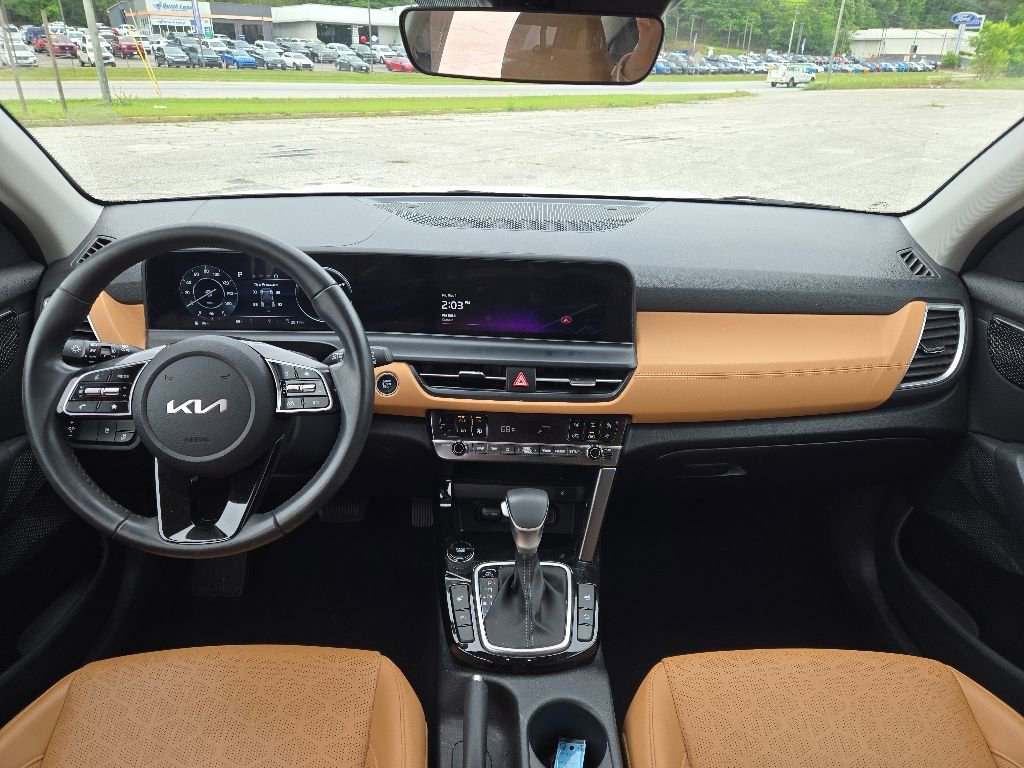 Used 2024 Kia Seltos EX FWD image 3