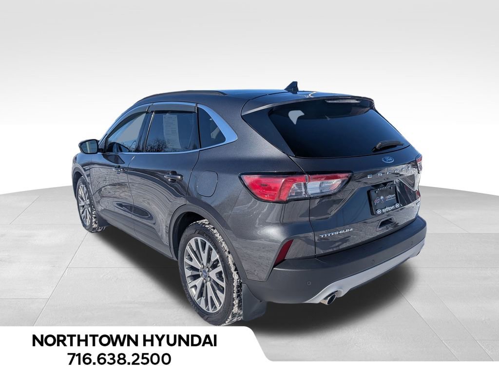 Used 2020 Ford Escape Titanium image 3