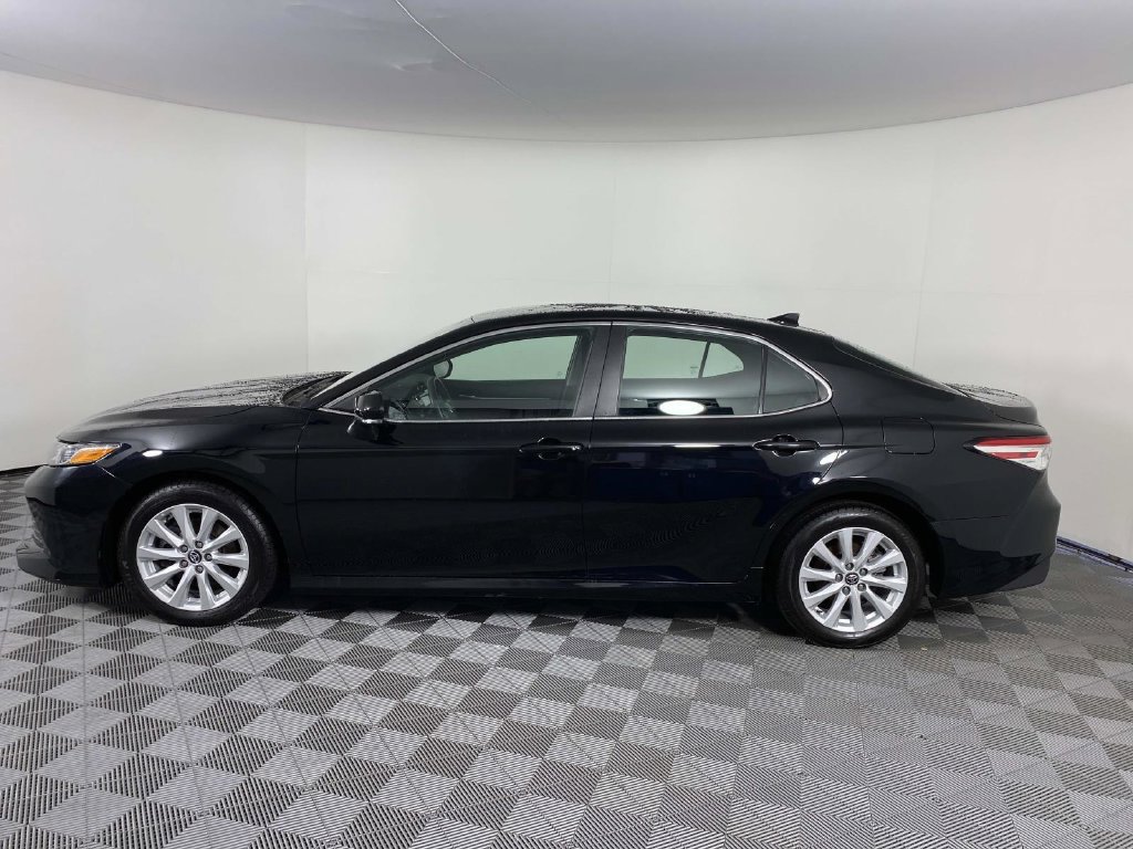 Used 2020 Toyota Camry LE w/ Convenience Package FWD image 5