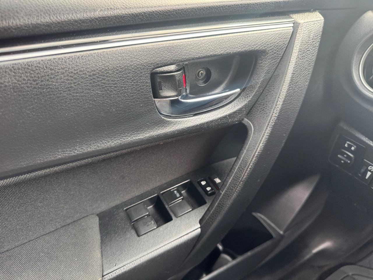 Used 2019 Toyota Corolla LE FWD image 19