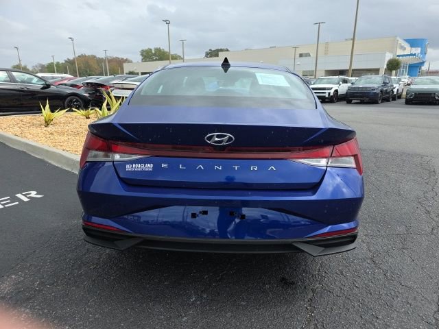 Certified 2023 Hyundai Elantra SE image 18
