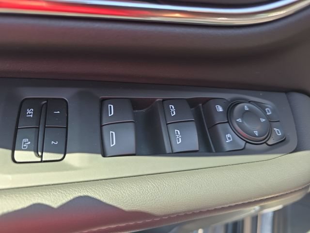 Used 2022 Chevrolet Tahoe LT w/ Luxury Package AWD/4WD image 30
