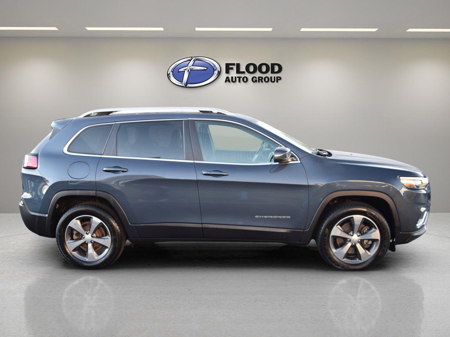 Used 2020 Jeep Cherokee Limited image 3