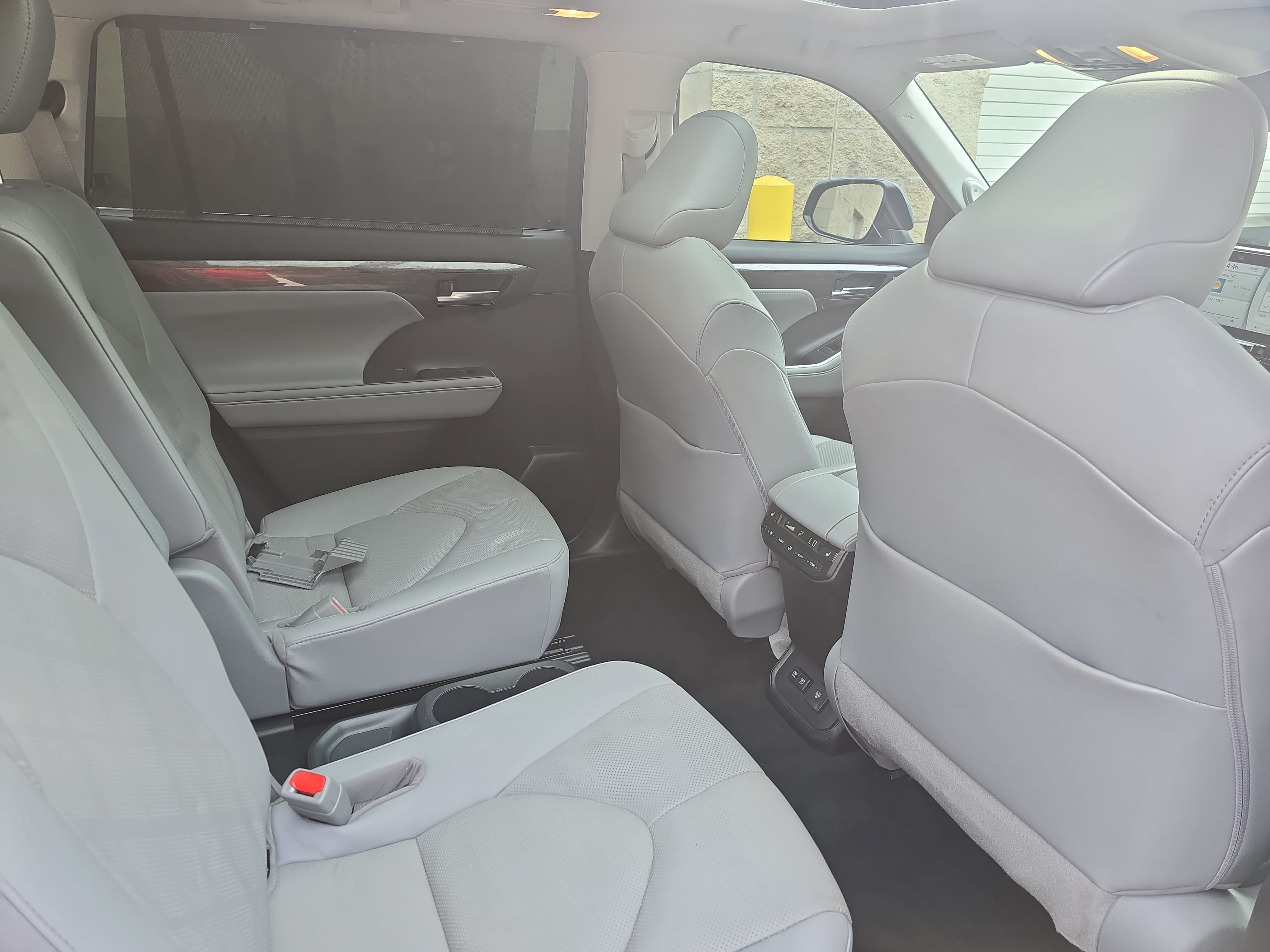 Used 2020 Toyota Highlander Platinum AWD/4WD image 11