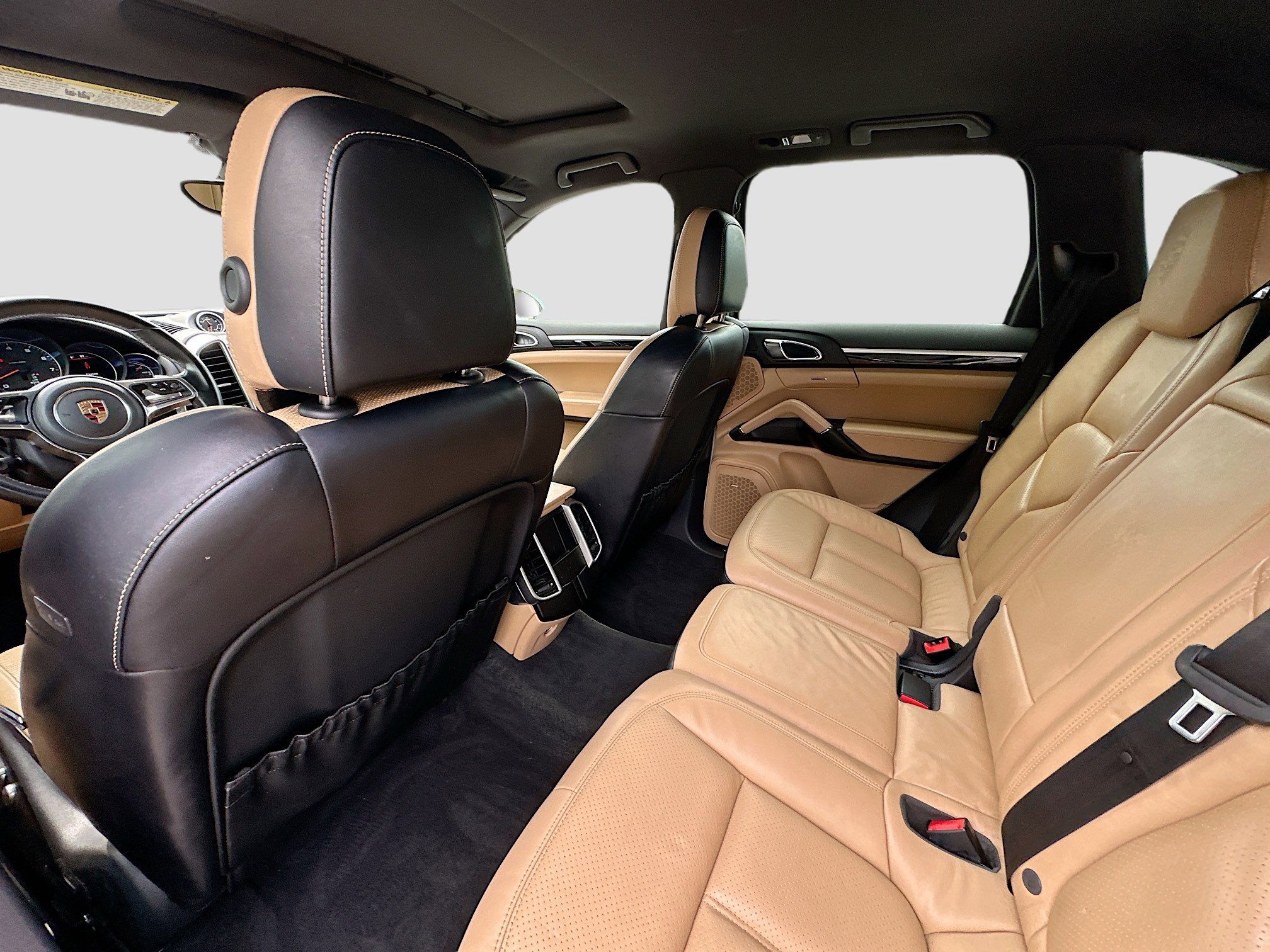 Used 2017 Porsche Cayenne Platinum Edition image 27