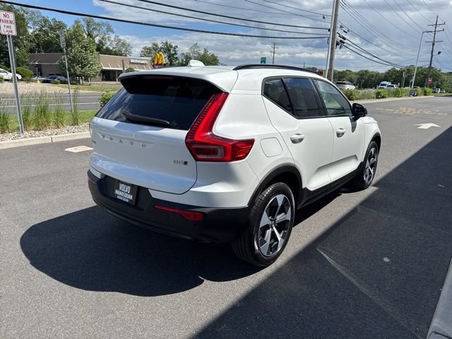 Certified 2025 Volvo XC40 B5 Plus AWD/4WD image 5