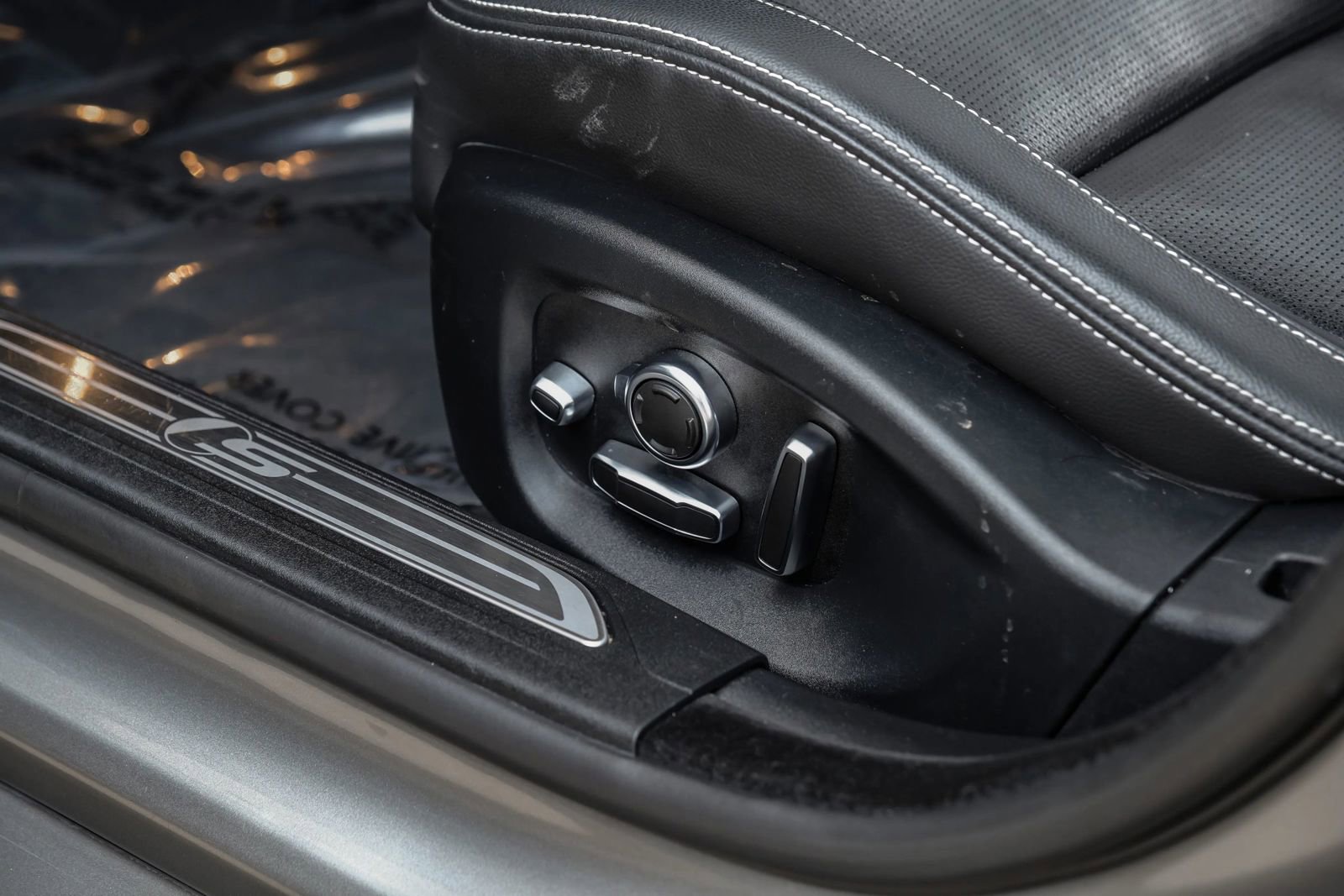 Used 2019 Jaguar XE S image 42