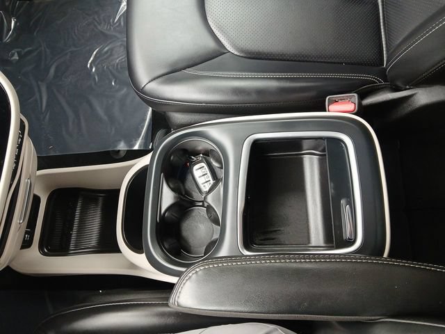 Used 2023 Chrysler Pacifica Touring-L FWD image 21