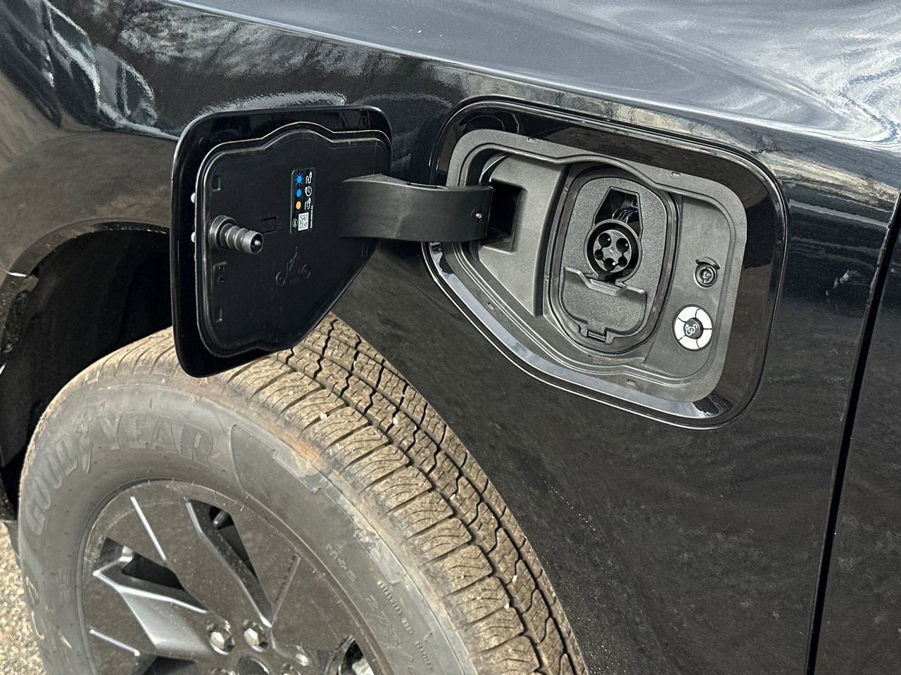 New 2025 Ford F150 Lightning Flash AWD/4WD image 15