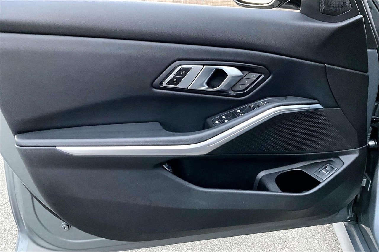 Used 2023 BMW 330i xDrive 330i xDrive w/ Driving Assistance Package image 27