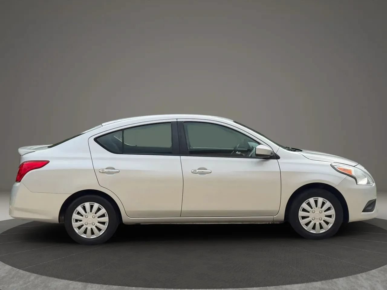 Used 2019 Nissan Versa SV FWD image 2