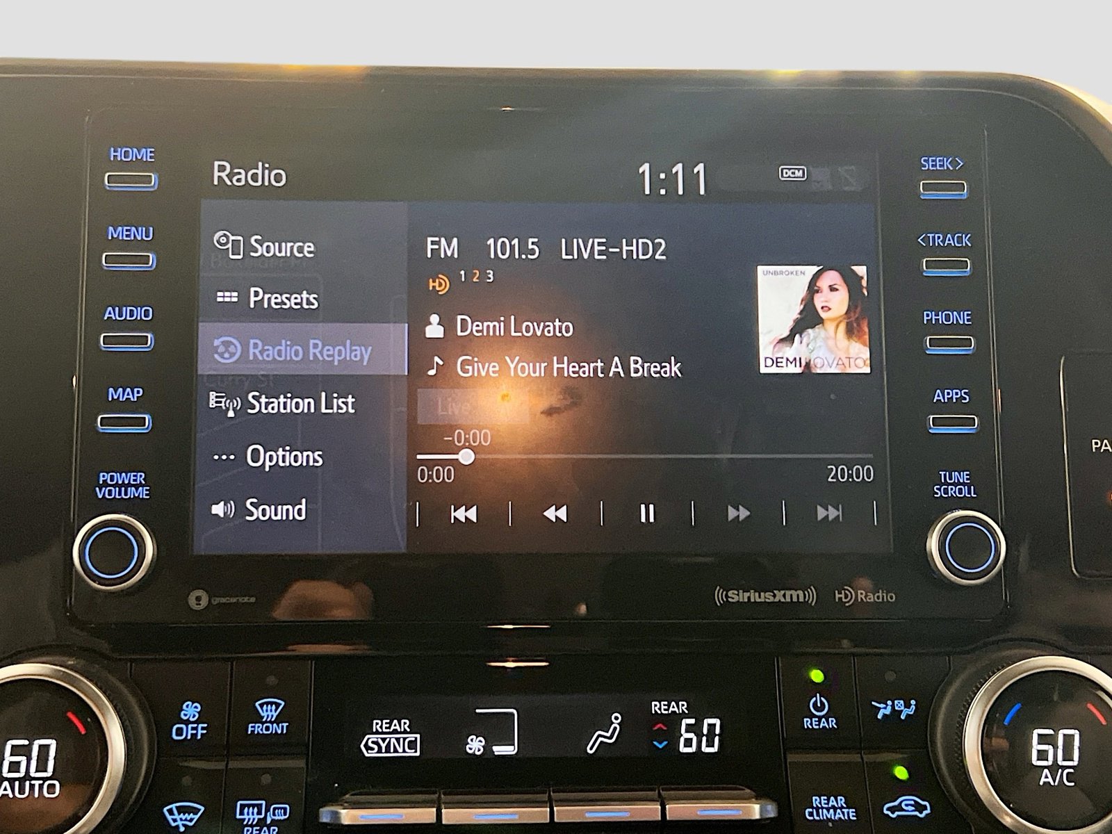 Used 2022 Toyota Highlander XLE image 11