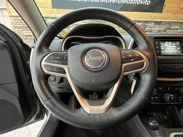 Used 2017 Jeep Cherokee Latitude w/ Cold Weather Group AWD/4WD image 18