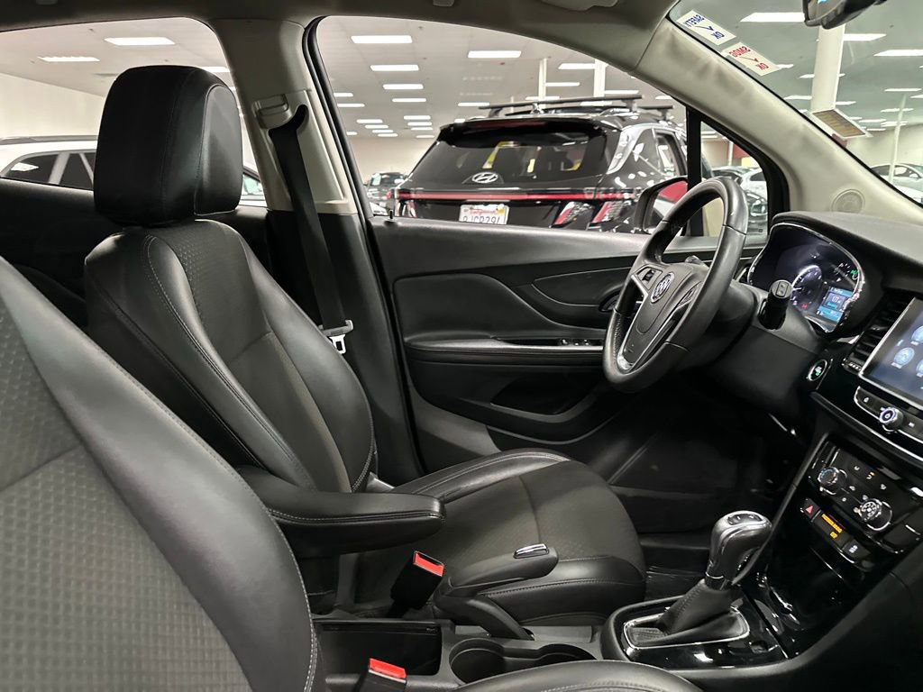 Used 2018 Buick Encore Preferred image 31