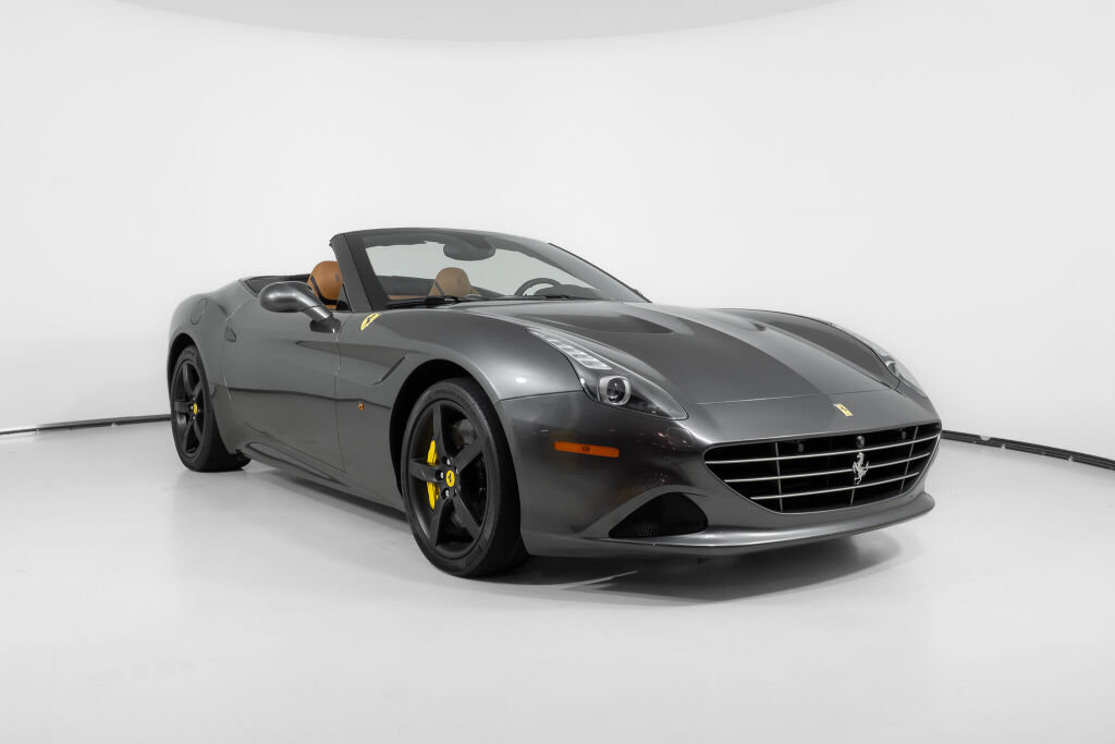 Used 2016 Ferrari California T RWD image 11