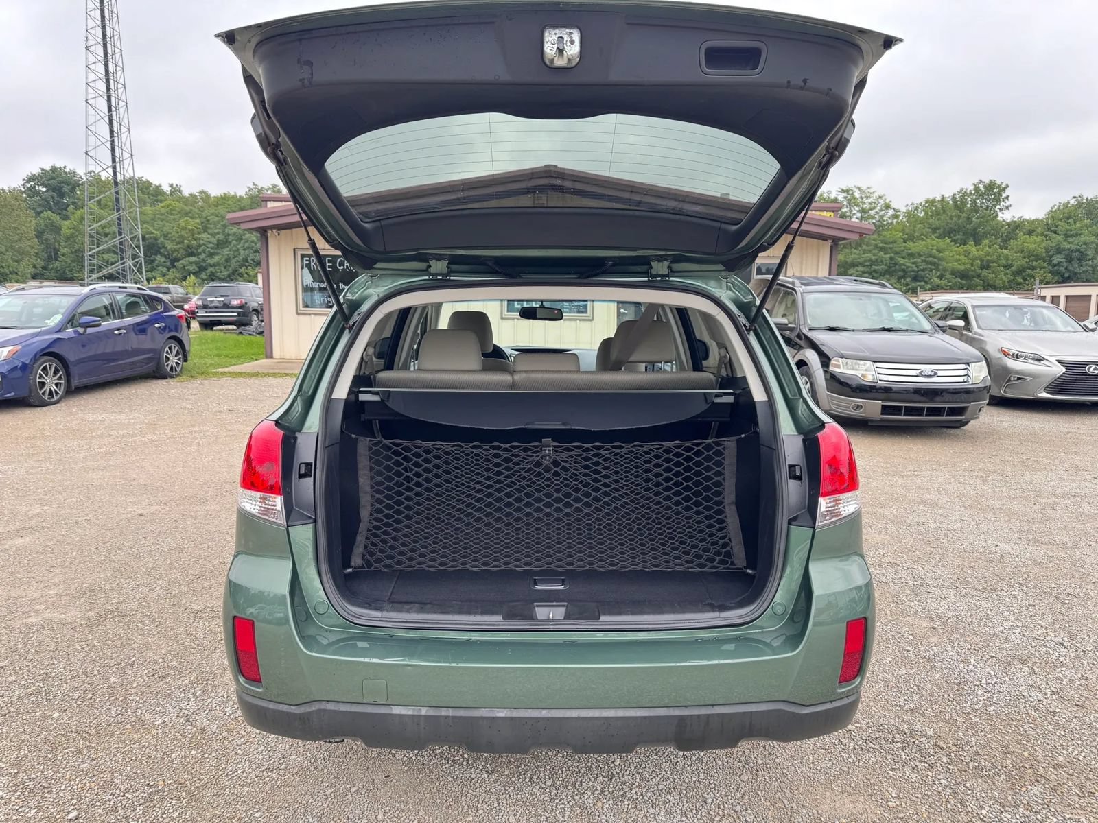 Used 2011 Subaru Outback 2.5i Premium w/ All-Weather Pkg AWD/4WD image 19