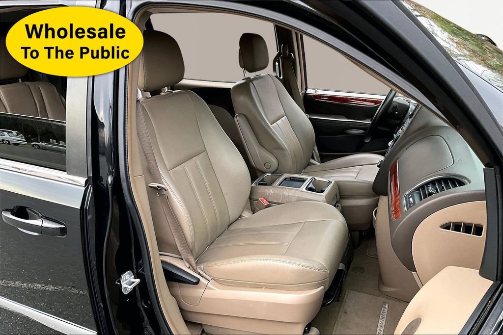 Used 2016 Chrysler Town & Country Touring image 20