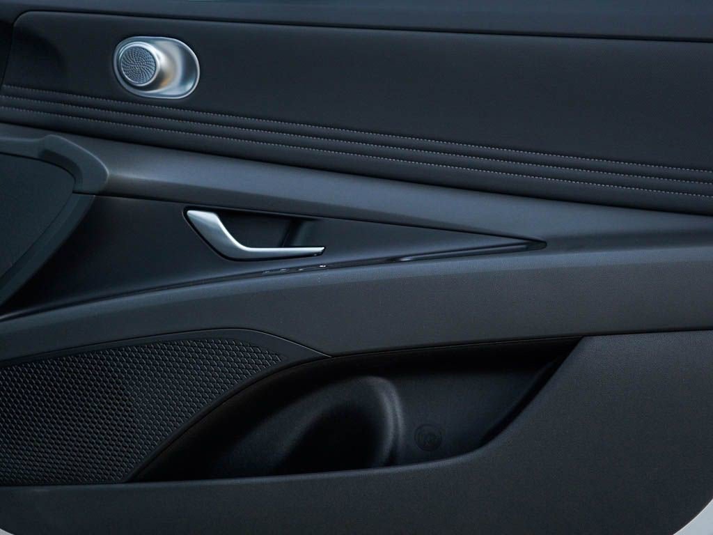 New 2026 Hyundai Elantra Limited FWD image 8
