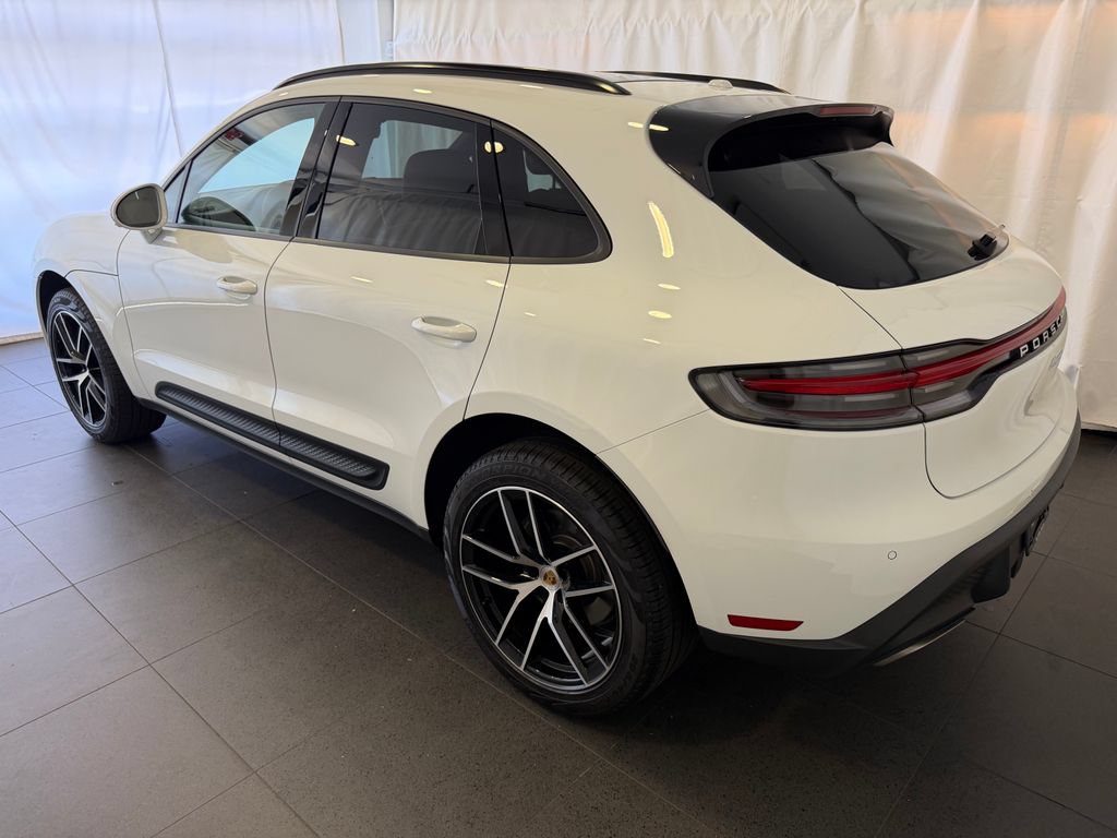 Used 2026 Porsche Macan AWD/4WD image 3