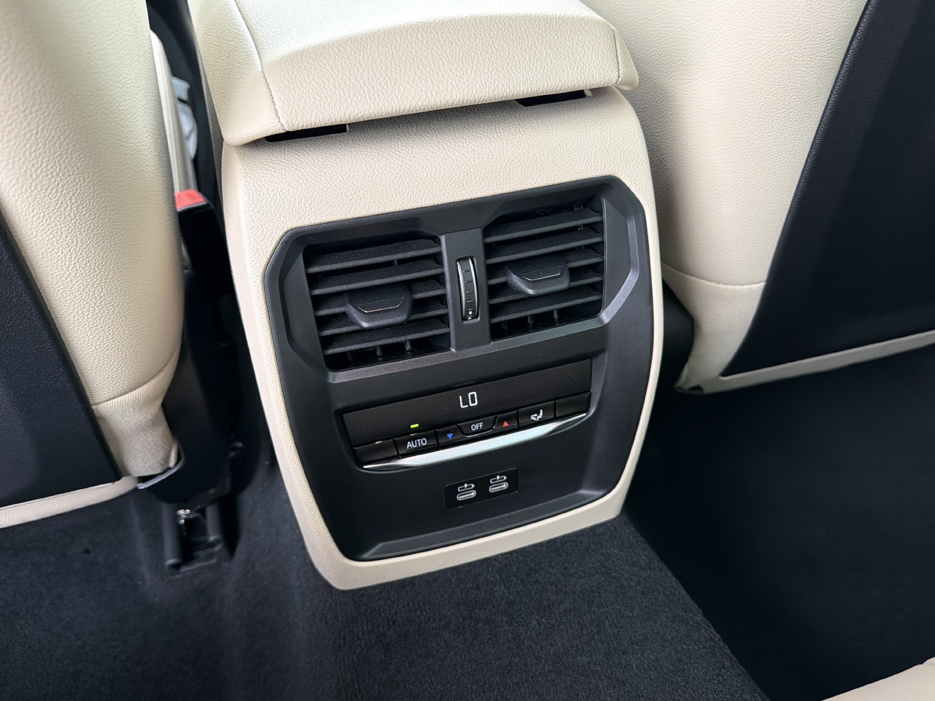 New 2026 BMW 330i Sedan w/ Convenience Package RWD image 17