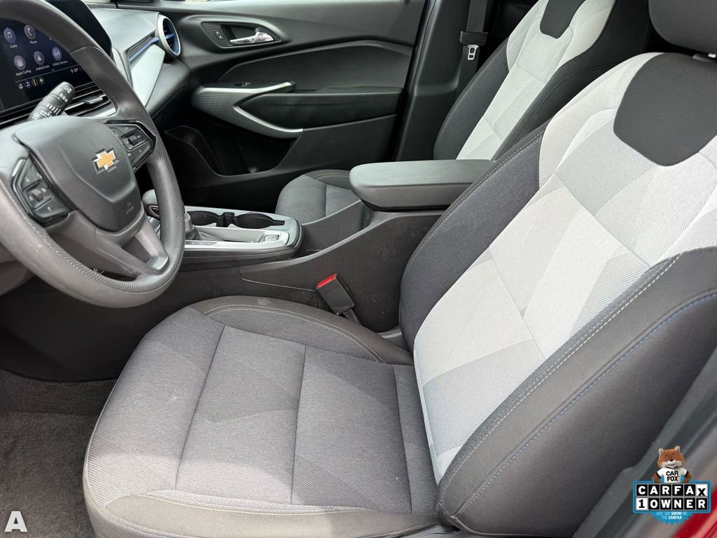 Used 2025 Chevrolet Trax LS image 9