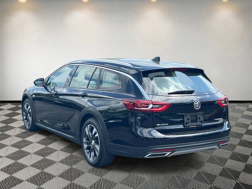 Used 2018 Buick Regal Essence w/ Sights and Sounds Package AWD/4WD image 5