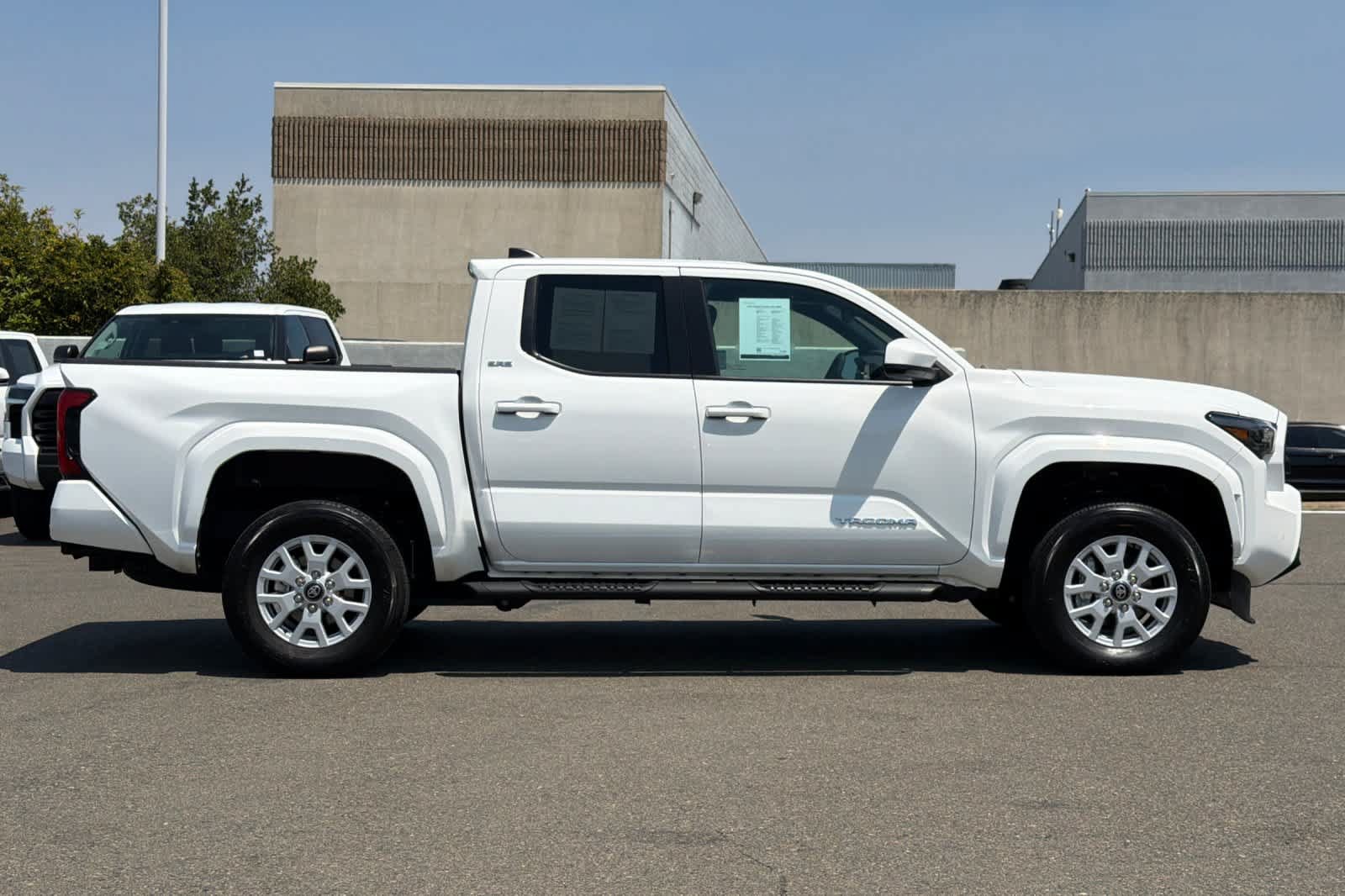 Used 2024 Toyota Tacoma SR5 w/ SR5 Upgrade Package AWD/4WD image 6