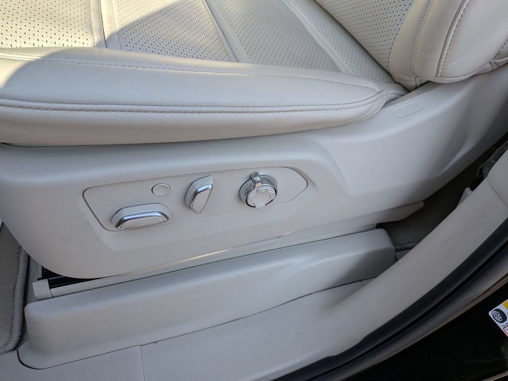 Certified 2023 Cadillac Escalade Premium Luxury Platinum AWD/4WD image 11