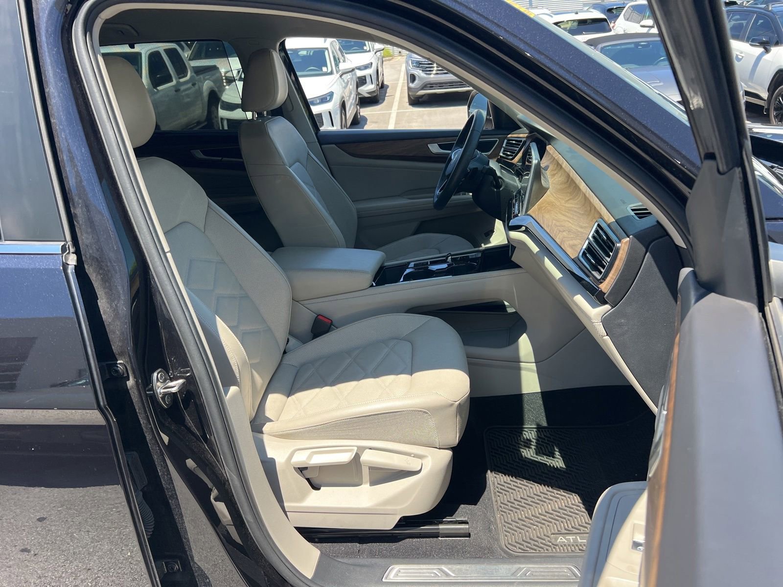 Used 2024 Volkswagen Atlas SE FWD image 39