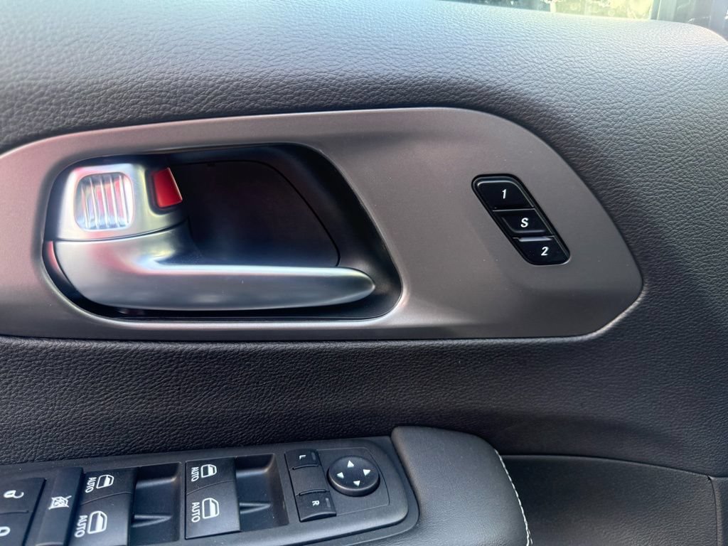 New 2026 Chrysler Pacifica Select FWD image 73