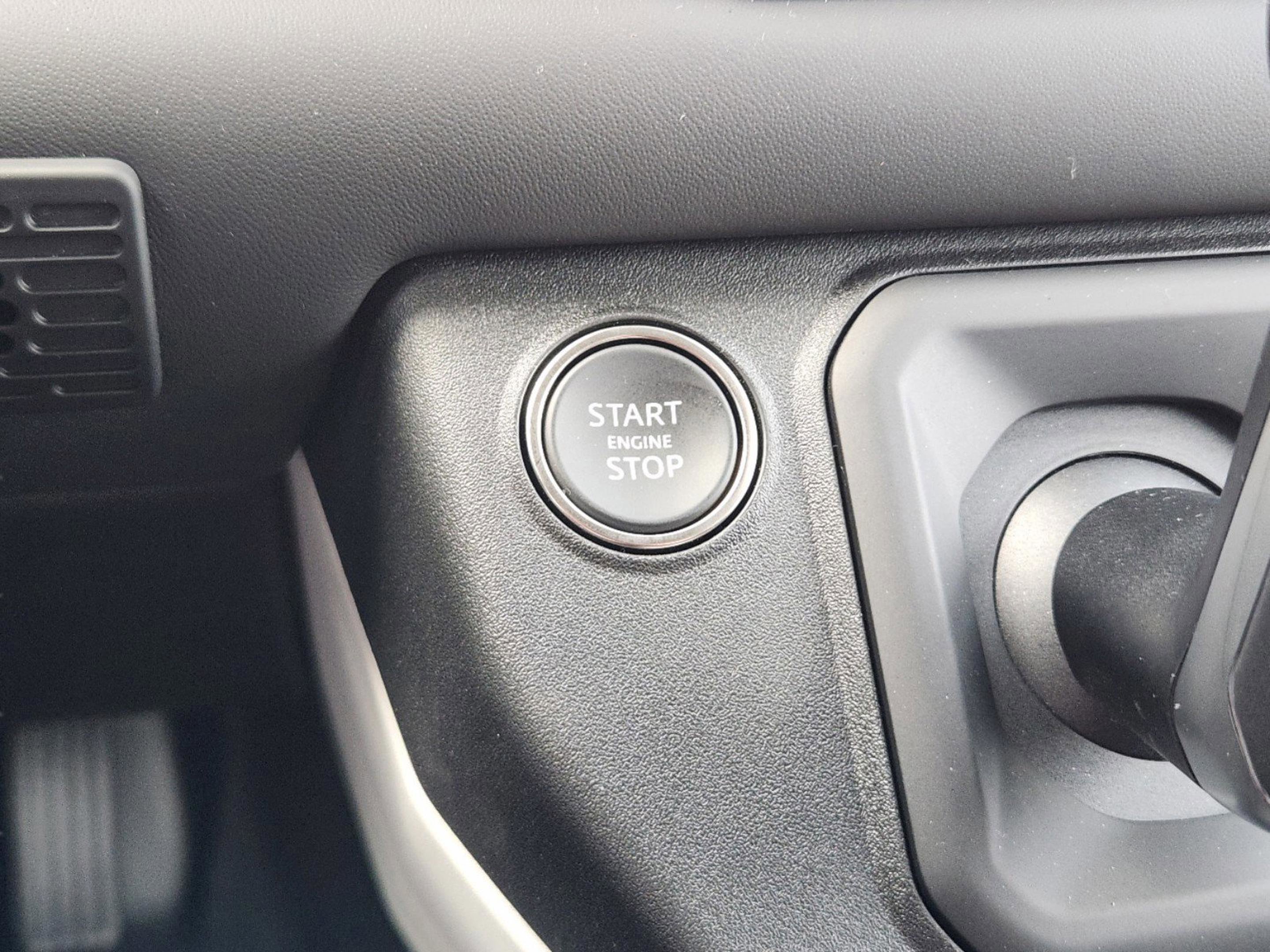 New 2025 Land Rover Defender 110 X-Dynamic SE AWD/4WD image 15