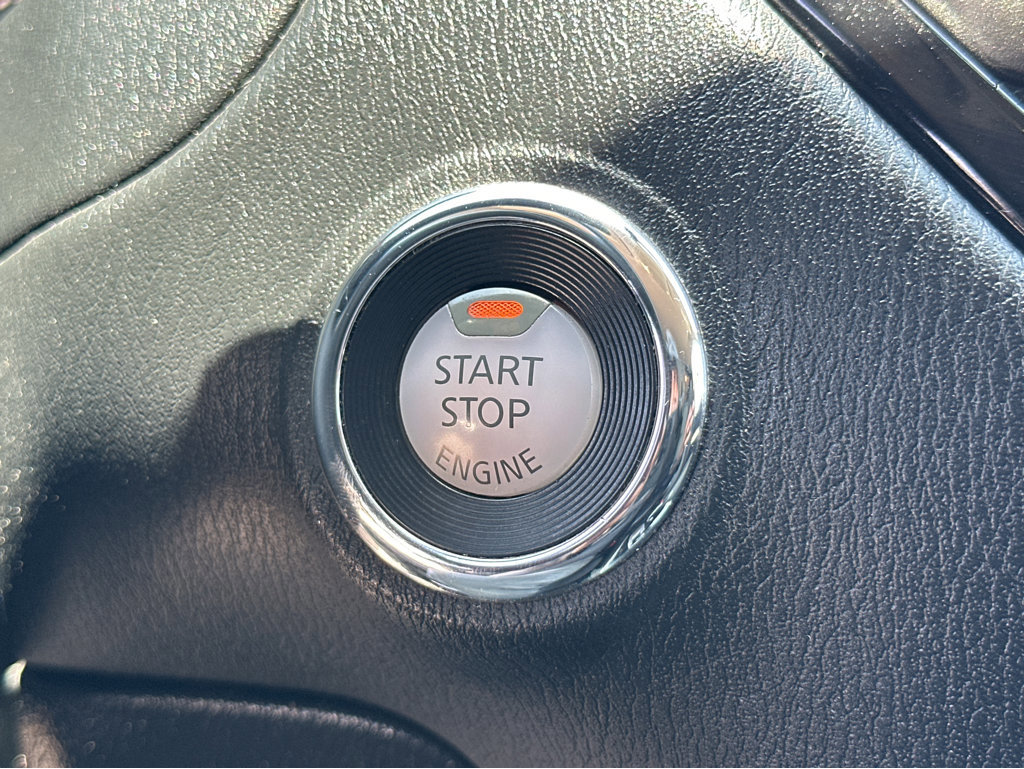 Used 2020 Nissan Pathfinder SV image 23