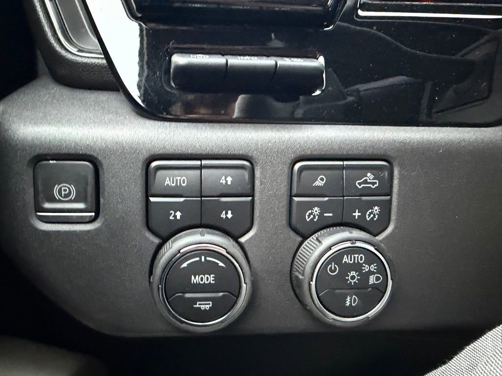 Used 2023 Chevrolet Silverado 1500 ZR2 w/ Technology Package image 30