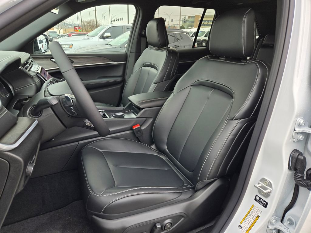 New 2025 Jeep Grand Cherokee Limited image 13