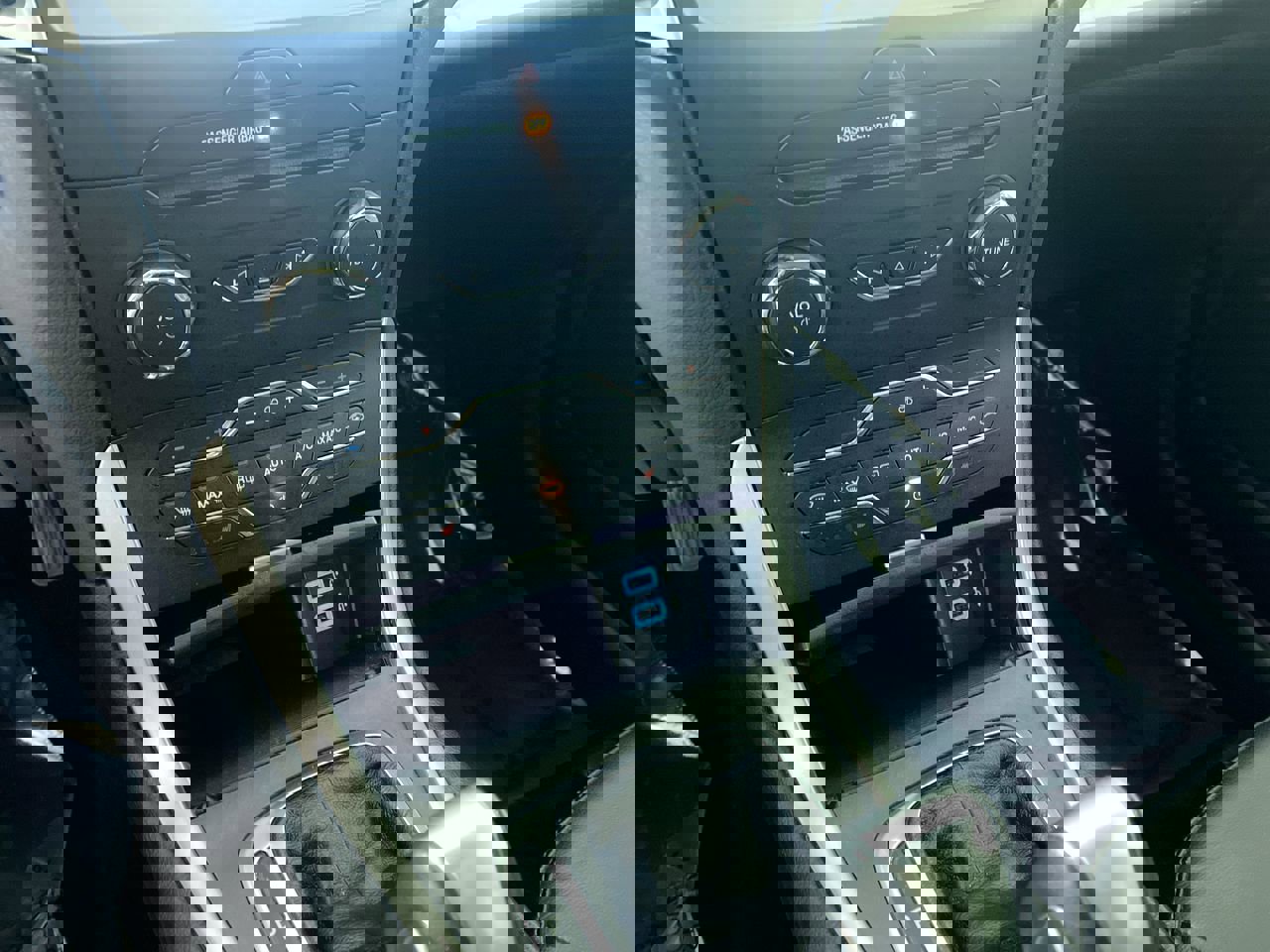 Used 2018 Ford Edge SEL w/ Equipment Group 201A image 9